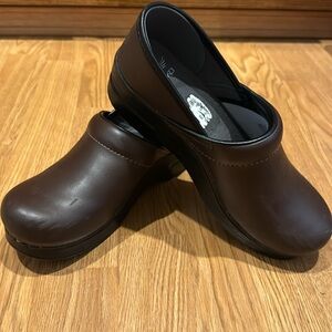Dansko professional clog, Sz 39, brown